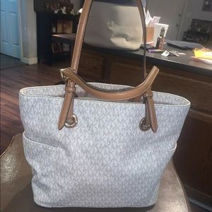 Slightly used Michael kors bag.